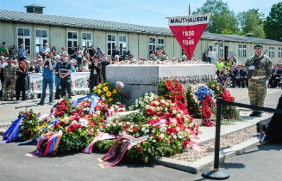 Am 10. Mai 2026 nahm Staatssekret&auml;r Alexander Pr&ouml;ll am Festakt zum Gedenken an die Befreiung des KZ-Gusen und KZ-Mauthausen teil.