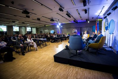 Am 19. Mai 2026 nahm Staatssekret&auml;r Alexander Pr&ouml;ll (m.l.) am Europa-Forum Wachau teil. Im Bild bei einer Paneldiskussion mit Patricia Neumann, Alexander Windbichler, Michael Krammer und Thomas Arnoldner.