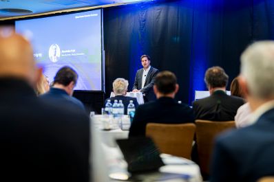Am 21. Mai 2026 besuchte Staatssekret&auml;r Alexander Pr&ouml;ll (m.) im Rahmen der Digitalen Souver&auml;nit&auml;t Cisco Partner. Im Bild bei der Er&ouml;ffnungsrede.