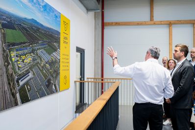 Am 27. Mai 2026 besuchte Staatssekret&auml;r Alexander Pr&ouml;ll (2.v.r.) das Logistikzentrum der &Ouml;sterreichischen Post AG.
