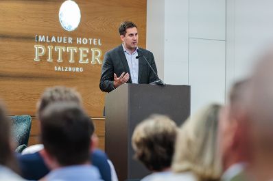 Am 28. Mai 2026 nahm Staatssekret&auml;r Alexander Pr&ouml;ll (im Bild) im Rahmen seines Bundesl&auml;ndertages an der Hauptversammlung des &Ouml;sterreichischen Apothekerverbandes zum Thema &bdquo;Digitalisierungsinitiativen der Bundesregierung&ldquo;, in Salzburg teil.