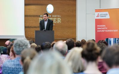 Am 28. Mai 2026 nahm Staatssekret&auml;r Alexander Pr&ouml;ll (im Bild) im Rahmen seines Bundesl&auml;ndertages an der Hauptversammlung des &Ouml;sterreichischen Apothekerverbandes zum Thema &bdquo;Digitalisierungsinitiativen der Bundesregierung&ldquo;, in Salzburg teil.