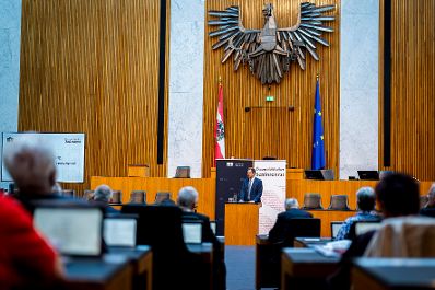 Am 9. Juli 2026 hielt Staatssekret&auml;r Alexander Pr&ouml;ll (im Bild) eine Rede bei einer Veranstaltung zu 50 Jahre Seniorenbund im Parlament.