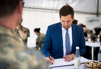 Am 1. Juli 2026 besuchte Staatssekret&auml;r Alexander Pr&ouml;ll (im Bild) gemeinsam mit Bundesministerin Klaudia Tanner die 7. J&auml;gerbrigade in Klagenfurt.