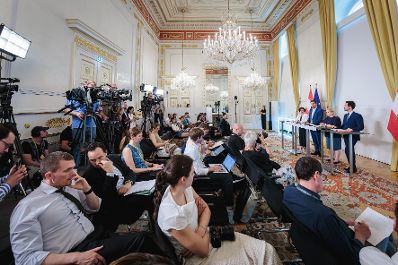 Am 1. Juli 2026 nahmen Staatssekret&auml;r Alexander Pr&ouml;ll, Bundesministerin Korinna Schumann, Bundesminister Christoph Wiederkehr und Staatssekret&auml;rin Elisabeth Zehetner am Pressefoyer nach dem Ministerrat teil.