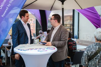 Am 14. Juli 2026 nahm Staatssekret&auml;r Alexander Pr&ouml;ll (l.) an der ID Austria Servicetour 2026 in Krems teil.