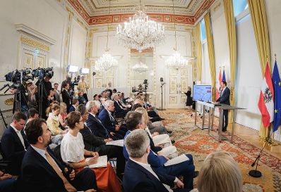 Am 14. Juli 2026 gab Staatssekret&auml;r Alexander Pr&ouml;ll (r.) eine Pressekonferenz anl&auml;sslich der Unterzeichnung des Pakts f&uuml;r Digitale Kompetenzen.