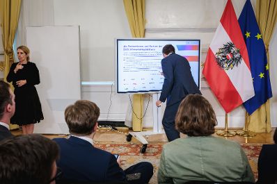 Am 14. Juli 2026 gab Staatssekret&auml;r Alexander Pr&ouml;ll (m.r.) eine Pressekonferenz anl&auml;sslich der Unterzeichnung des Pakts f&uuml;r Digitale Kompetenzen.