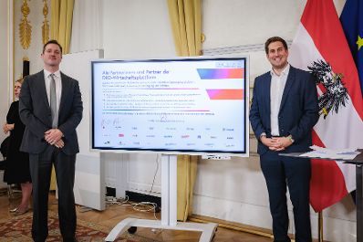 Am 14. Juli 2026 gab Staatssekret&auml;r Alexander Pr&ouml;ll (r.) eine Pressekonferenz anl&auml;sslich der Unterzeichnung des Pakts f&uuml;r Digitale Kompetenzen.