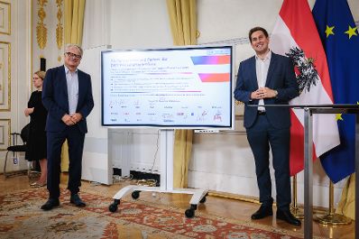 Am 14. Juli 2026 gab Staatssekret&auml;r Alexander Pr&ouml;ll (r.) eine Pressekonferenz anl&auml;sslich der Unterzeichnung des Pakts f&uuml;r Digitale Kompetenzen.