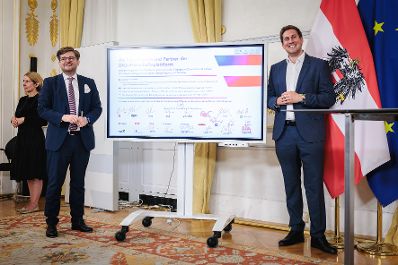 Am 14. Juli 2026 gab Staatssekret&auml;r Alexander Pr&ouml;ll (r.) eine Pressekonferenz anl&auml;sslich der Unterzeichnung des Pakts f&uuml;r Digitale Kompetenzen.