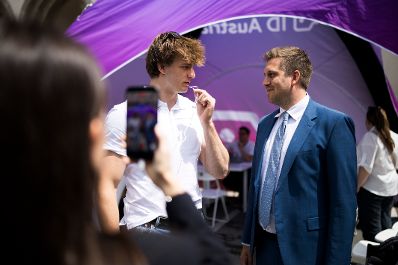 Am 23. Juli 2026 nahm Staatssekret&auml;r Alexander Pr&ouml;ll (r.) an der ID Austria Servicetour 2026 bei der Palfinger AG in Salzburg teil.