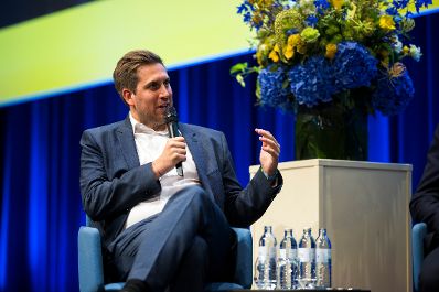 Am 23. Juli 2026 nahm Staatssekret&auml;r Alexander Pr&ouml;ll am Salzburg Summit teil. Im Bild bei einer Podiumsdiskussion zum Thema &bdquo;AI, QUANTUM AND THE NEXT TECHNOLOGY REVOLUTION&ldquo;.