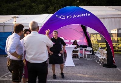 Am 25. Juli 2026 nahm Staatssekret&auml;r Alexander Pr&ouml;ll (l.) an der ID Austria Servicetour 2026 beim Egelseefest in Salzburg teil.
