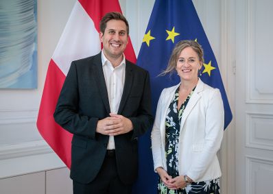 Am 29. Juli 2026 empfing Staatssekret&auml;r Alexander Pr&ouml;ll (l.) die kanadische Botschafterin Alison Grant (r.), zu einem Arbeitsgespr&auml;ch im Bundeskanzleramt.
