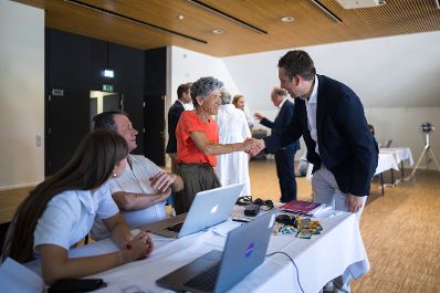 Am 30. Juli 2026 nahm Staatssekret&auml;r Alexander Pr&ouml;ll (r.) an der ID Austria Servicetour 2026 in N&uuml;ziders teil.