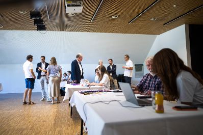 Am 30. Juli 2026 nahm Staatssekret&auml;r Alexander Pr&ouml;ll (im Bild) an der ID Austria Servicetour 2026 in N&uuml;ziders teil.