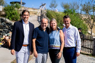 Am 15. August 2026 nahm Staatssekret&auml;r Alexander Pr&ouml;ll (l.) an der ID Austria Servicetour 2026 in Krumbach teil. Im Bild beim Besuch des Eis-Greissler Erlebnisparks in Krumbach.