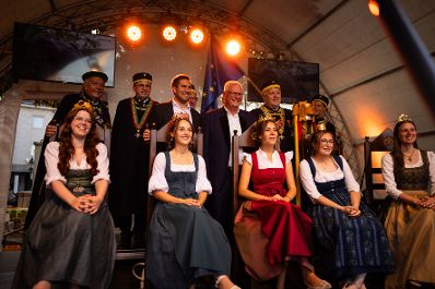 Am 19. August 2026 besuchte Staatssekret&auml;r Alexander Pr&ouml;ll (m.l.) im Rahmen seines Bundesl&auml;ndertages im Burgenland, die &bdquo;Wein und Genusstage 2026&ldquo; in Eisenstadt.
