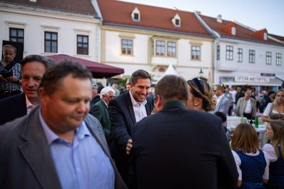 Am 19. August 2026 besuchte Staatssekret&auml;r Alexander Pr&ouml;ll (m.l.) im Rahmen seines Bundesl&auml;ndertages im Burgenland, die &bdquo;Wein und Genusstage 2026&ldquo; in Eisenstadt.