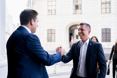 Am 21. August 2026 empfing Staatssekret&auml;r Alexander Pr&ouml;ll (l.) den slowakischen Staatssekret&auml;r im Ministerium f&uuml;r Investitionen, Regionalentwicklung und Digitalisierung Radoslav &Scaron;tef&aacute;nek (r.) zu einem Arbeitsgespr&auml;ch.