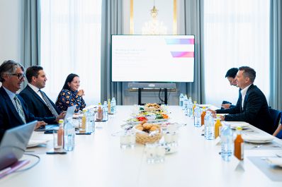 Am 21. August 2026 empfing Staatssekret&auml;r Alexander Pr&ouml;ll (l.) den slowakischen Staatssekret&auml;r im Ministerium f&uuml;r Investitionen, Regionalentwicklung und Digitalisierung Radoslav &Scaron;tef&aacute;nek (r.) zu einem Arbeitsgespr&auml;ch.