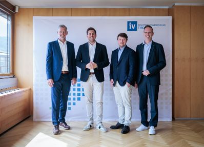Am 27. August 2026 besuchte Staatssekret&auml;r Alexander Pr&ouml;ll (2.v.l.) im Rahmen seines Bundesl&auml;ndertages in Tirol, die Junge Industrie Tirol in Innsbruck.