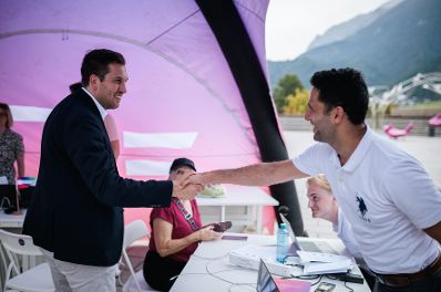 Am 27. August 2026 nahm Staatssekret&auml;r Alexander Pr&ouml;ll (l.) an der ID Austria Servicetour 2026 in Schwaz teil.