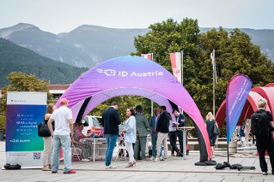 Am 27. August 2026 nahm Staatssekret&auml;r Alexander Pr&ouml;ll (m.r.) an der ID Austria Servicetour 2026 in Schwaz teil.