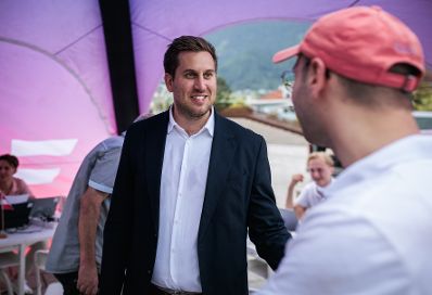 Am 27. August 2026 nahm Staatssekret&auml;r Alexander Pr&ouml;ll (l.) an der ID Austria Servicetour 2026 in Schwaz teil.