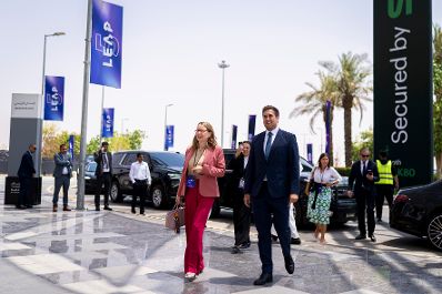 Am 31. August 2026 reise Staatssekret&auml;r Alexander Pr&ouml;ll (r.) gemeinsam mit der ehemalige Bundesministerin f&uuml;r Digitalisierung Margarete Schramb&ouml;ck (l.) zur LEAP 2026 Tech Konferenz in Riad.