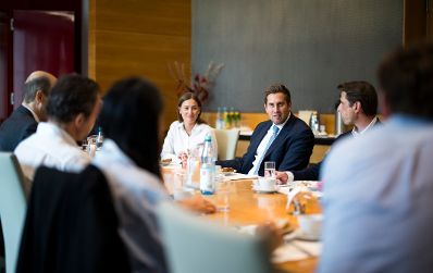 Am 3. September 2026 reiste Staatssekret&auml;r Alexander Pr&ouml;ll zu einem Arbeitsbesuch nach Berlin. Im Bild beim Treffen mit Auslands&ouml;sterreicher aus dem Bereich Digitalwirtschaft.