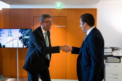 Am 3. September 2026 reiste Staatssekret&auml;r Alexander Pr&ouml;ll (r.) zu einem Arbeitsbesuch nach Berlin. Im Bild mit dem deutschen Staatsminister f&uuml;r Kultur und Medien Wolfram Weimer (l.).