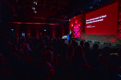Am 3. September 2026 reiste Staatssekret&auml;r Alexander Pr&ouml;ll zu einem Arbeitsbesuch nach Berlin. Im Bild bei der Keynote &bdquo;From eGovernment to Next Generation Government&ldquo; beim 31. Ministerialkongress.