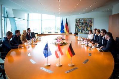 Am 3. September 2026 reiste Staatssekret&auml;r Alexander Pr&ouml;ll zu einem Arbeitsbesuch nach Berlin. Im Bild beim Treffen mit der deutschen Bundesministerin f&uuml;r besondere Aufgaben Nina Warken.