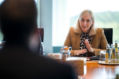Am 3. September 2026 reiste Staatssekret&auml;r Alexander Pr&ouml;ll (l.) zu einem Arbeitsbesuch nach Berlin. Im Bild mit der Bundesministerin f&uuml;r besondere Aufgaben Nina Warken (r.).