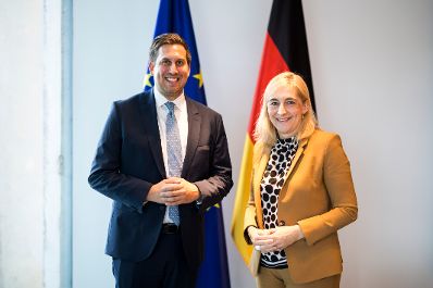 Am 3. September 2026 reiste Staatssekret&auml;r Alexander Pr&ouml;ll (l.) zu einem Arbeitsbesuch nach Berlin. Im Bild mit der Bundesministerin f&uuml;r besondere Aufgaben Nina Warken (r.).