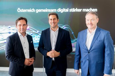 Am 7. September 2026 pr&auml;sentierte Staatssekret&auml;r Alexander Pr&ouml;ll (m.) gemeinsam mit Microsoft &Ouml;sterreich General Manager Hermann Erlach (l.) und dem Leiter des Wirtschaftsforschungsinstituts Economica Christian Helmenstein (r.) eine Studie zum KI-Potenzial &Ouml;sterreichs.