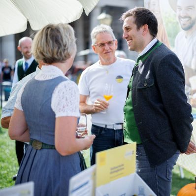 Am 12. September 2026 nahm Staatssekret&auml;r Alexander Pr&ouml;ll (r.) am ernte.dank.festival am Wiener Heldenplatz teil.