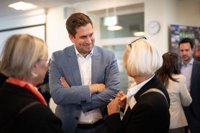 Am 23. September nahm Staatssekret&auml;r Alexander Pr&ouml;ll (im Bild) am #GemeinsamDigital Schulbesuch an der HLW19 in Wien teil.