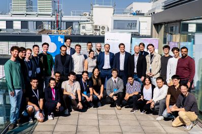 Am 6. Oktober 2026 besuchte Staatssekret&auml;r Alexander Pr&ouml;ll (im Bild) den Public AI Hackathon 2.0 in der AI Factory Austria.