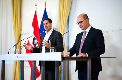 Am 16. Oktober 2026 gab Staatssekret&auml;r Alexander Pr&ouml;ll (l.) gemeinsam mit Gemeindebund-Pr&auml;sident Johannes Pressl (r.) eine Pressekonferenz zum Thema Gemeindedatenplattform.