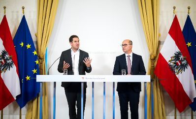 Am 16. Oktober 2026 gab Staatssekret&auml;r Alexander Pr&ouml;ll (l.) gemeinsam mit Gemeindebund-Pr&auml;sident Johannes Pressl (r.) eine Pressekonferenz zum Thema Gemeindedatenplattform.
