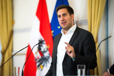 Am 16. Oktober 2026 gab Staatssekret&auml;r Alexander Pr&ouml;ll (im Bild) gemeinsam mit Gemeindebund-Pr&auml;sident Johannes Pressl eine Pressekonferenz zum Thema Gemeindedatenplattform.