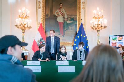 Am 26. Oktober 2026 lud Staatssekret&auml;r Alexander Pr&ouml;ll (im Bild) anl&auml;sslich des Nationalfeiertags Besucherinnen und Besucher zum Tag der offenen T&uuml;r ins Bundeskanzleramt.