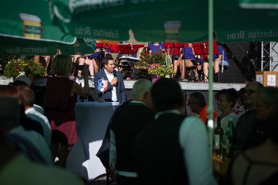 Am 14. August 2026 nahm Staatssekret&auml;r Alexander Pr&ouml;ll (m.l.) an der Er&ouml;ffnung des Zwiebelfestes 2026 in Laa an der Thaya teil.