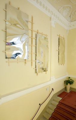 Das Werk &quot;Wiener Wandst&uuml;ck&quot; von Gerold Tagwerker ausgestellt auf der Feststiege im Bundeskanzleramt im Jahr 2009.