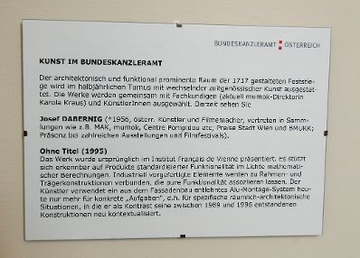Infotafel zu dem Werk &quot;Ohne Titel&quot; von Josef Dabernig ausgestellt auf der Feststiege im Bundeskanzleramt im Jahr 2012.