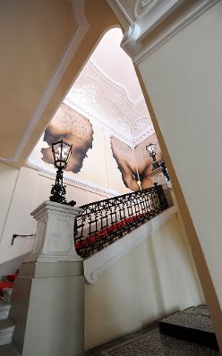 Die &quot;Brandakten&quot; ausgestellt auf der Feststiege im Bundeskanzleramt im Jahr 2015 im Rahmen der Ausstellung &quot;Idee Europa - 200 Jahre Wiener Kongress&quot;.