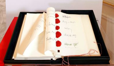 Faximile aus dem &Ouml;sterreichischen Staatsvertrag.